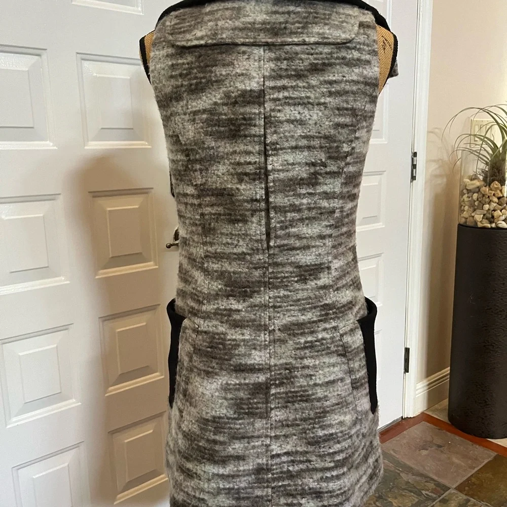 Misha Nonoo XS long vest sleeveless jacket black pockets and collar green gray